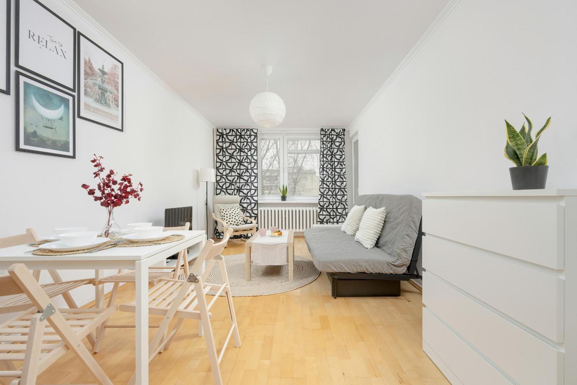 Beautiful & Bright Walowa With Balcony By Renters Butas