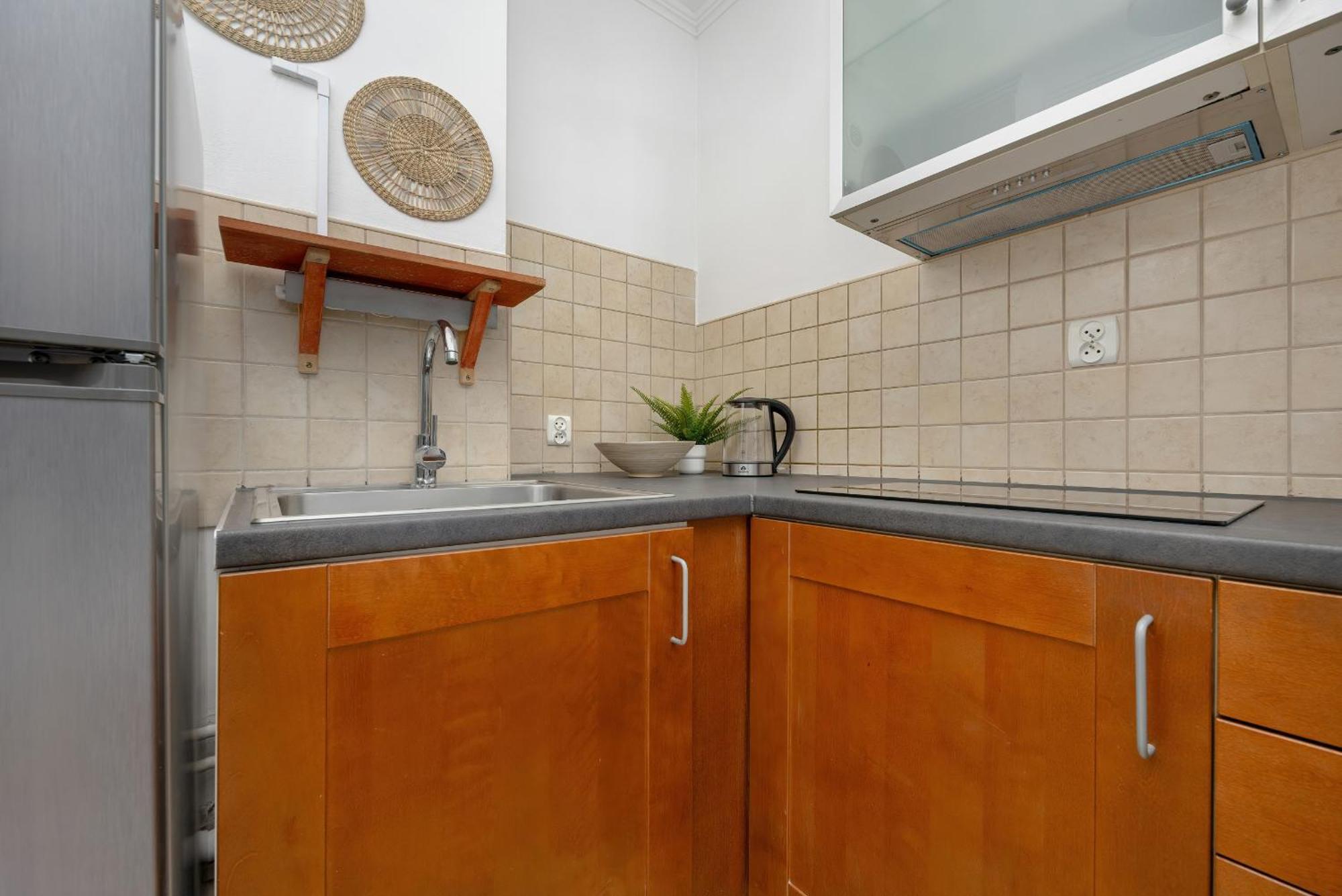 Butas Beautiful & Bright Walowa With Balcony By Renters